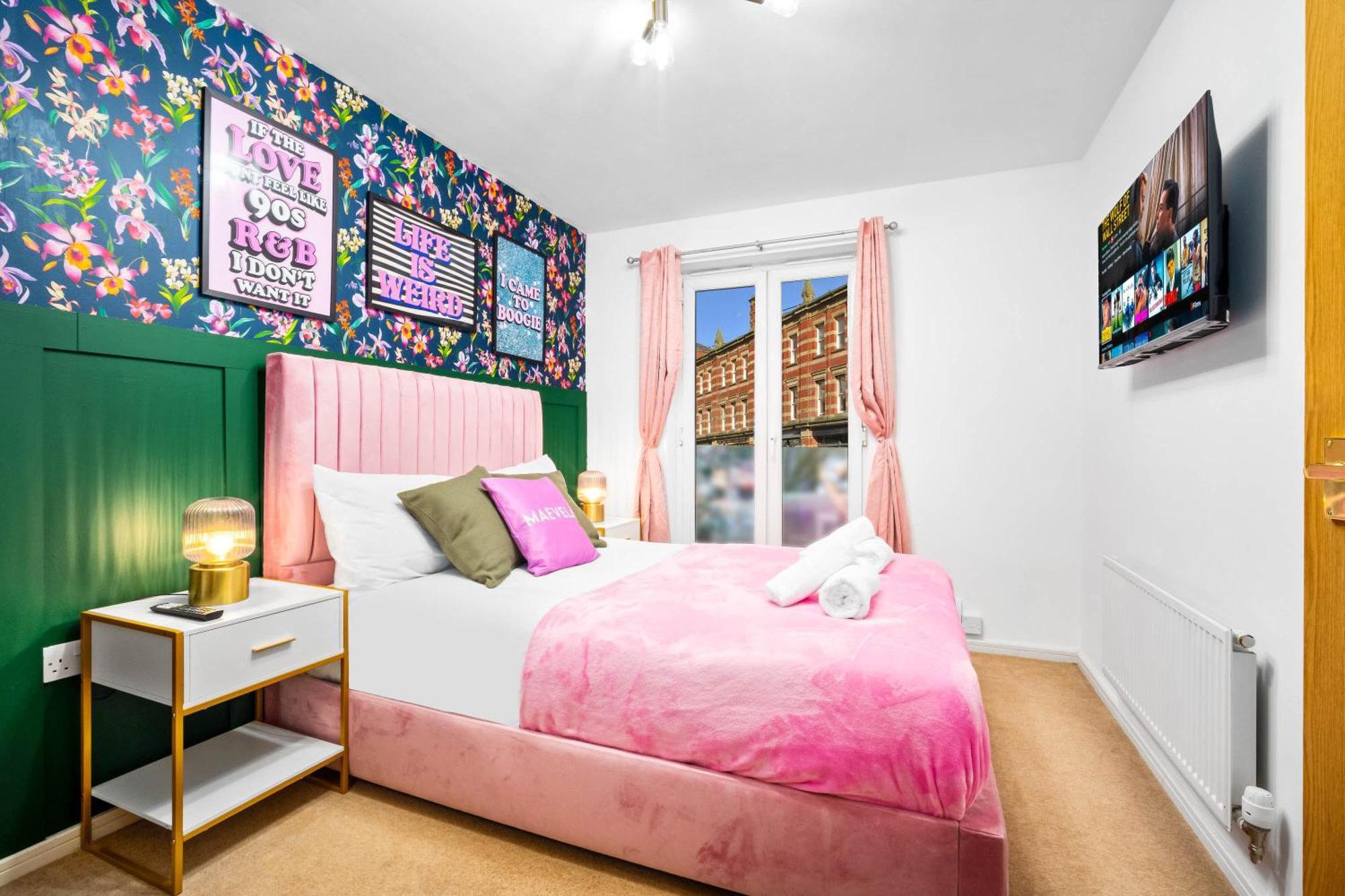 Stylish Manchester 4 Bed House W/Garden ✘ Sleeps 9 - Salford ☆ Free Parking → Smart Tvs In Every Bedroom ☆ Free Netflix & Ultra Fast Wifi ✪ 6 Min To City Centre, Close To Trafford Centre, Etihad Stadium, Manchester Arena, Clubs & More! Exterior foto