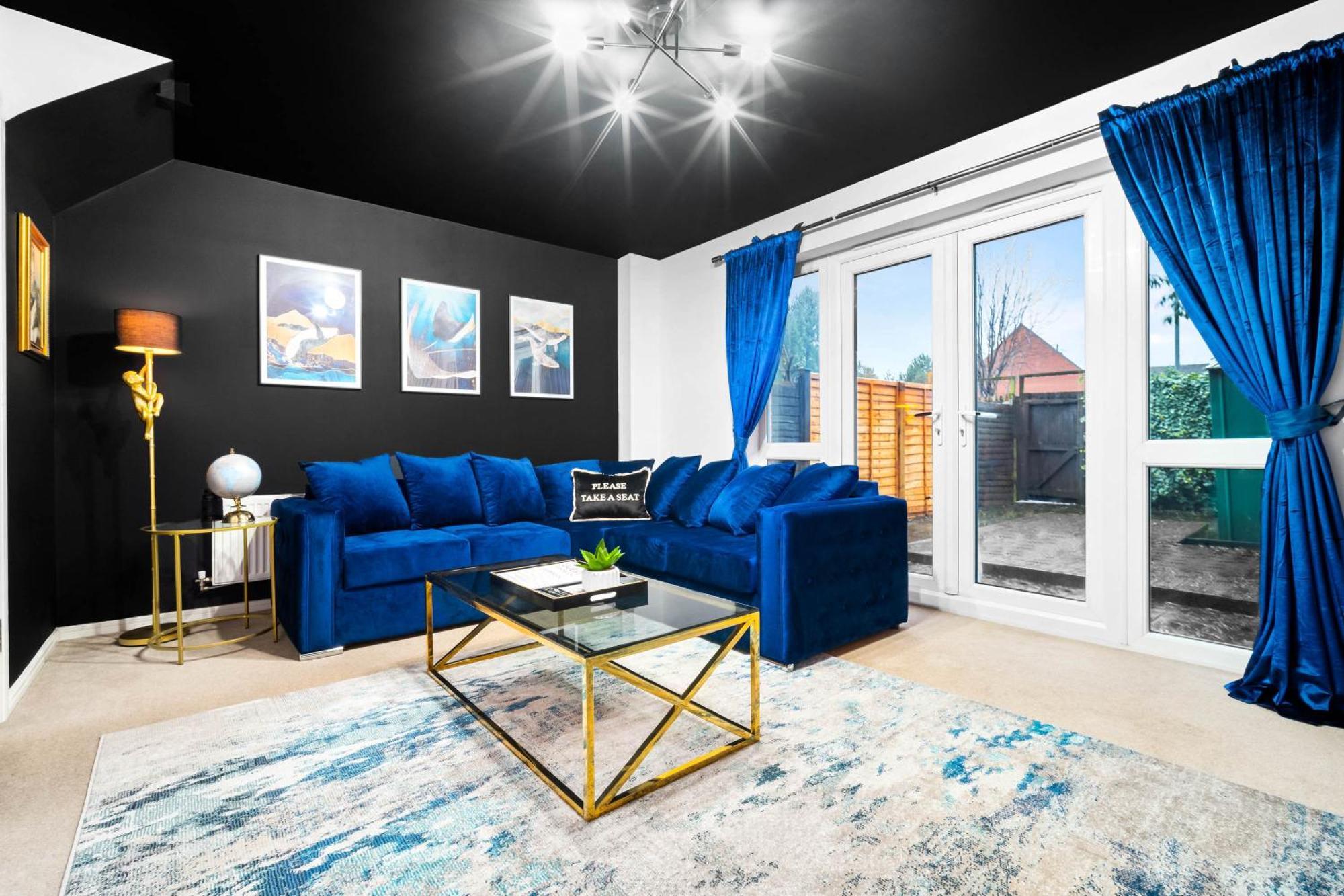 Stylish Manchester 4 Bed House W/Garden ✘ Sleeps 9 - Salford ☆ Free Parking → Smart Tvs In Every Bedroom ☆ Free Netflix & Ultra Fast Wifi ✪ 6 Min To City Centre, Close To Trafford Centre, Etihad Stadium, Manchester Arena, Clubs & More! Exterior foto