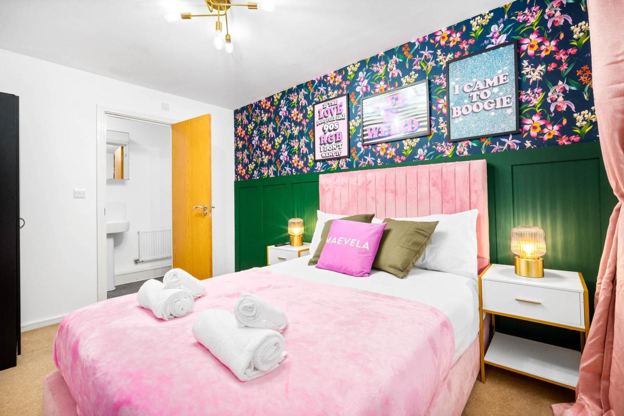 Stylish Manchester 4 Bed House W/Garden ✘ Sleeps 9 - Salford ☆ Free Parking → Smart Tvs In Every Bedroom ☆ Free Netflix & Ultra Fast Wifi ✪ 6 Min To City Centre, Close To Trafford Centre, Etihad Stadium, Manchester Arena, Clubs & More! Exterior foto